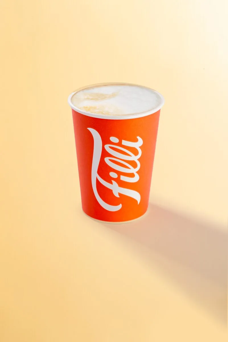 Orange FiLLi cup filled with a creamy Spanish latte